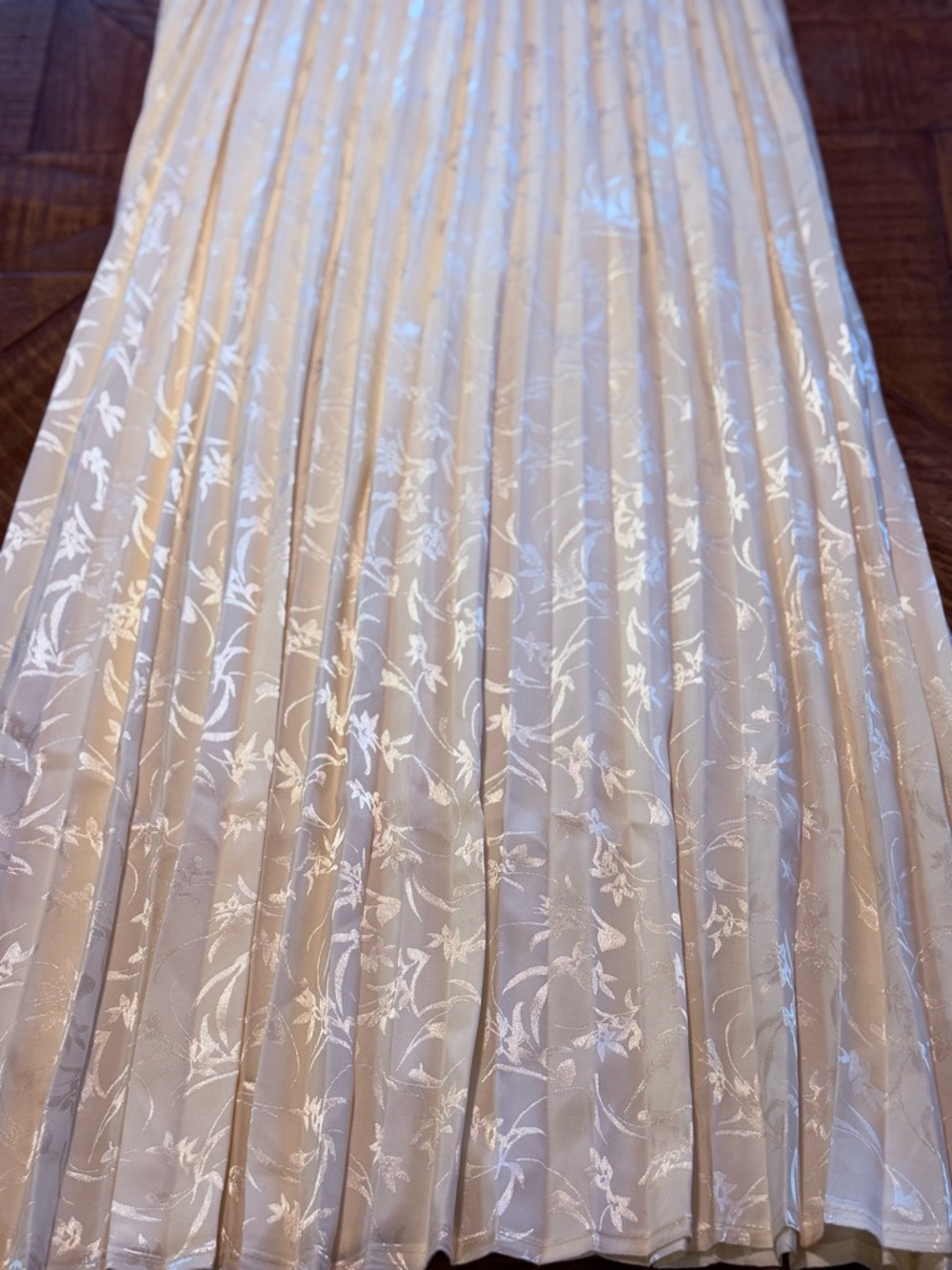 Lulus Regal Romance Ivory Floral Jacquard Pleated Satin Midi Dress, Sz small - Picture 3 of 12